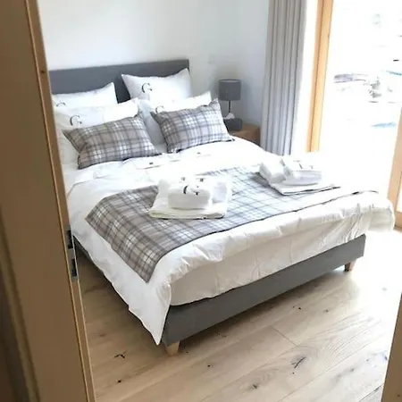 Le Petit Crocus Ski-in, Ski-out Apartment *